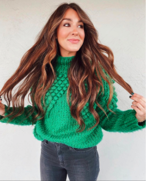 Sometimes all you need is a quick toner refresh and we are LOVING this one😍

She used Aloxxi TONES in 6na at the roots and 8na on the ends! After coloring she used the Reparative Shampoo &amp; Conditioner!✨