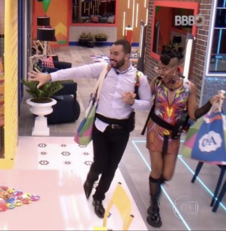 - gosta do Klaus e shippa Klaroline? 

- gosto, e shippo Klaroline sim: