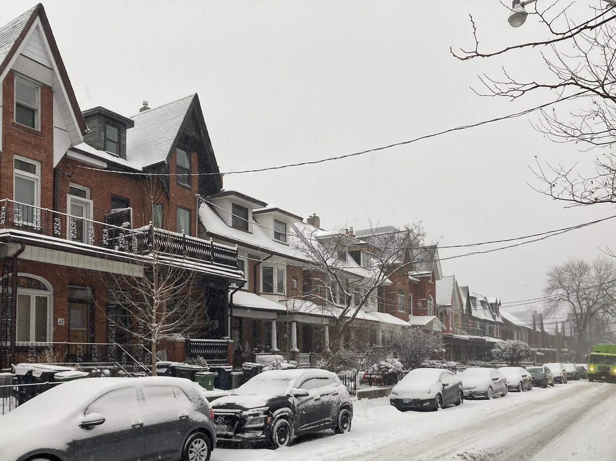 Today’s snowy neighbourhood walk. (thread)