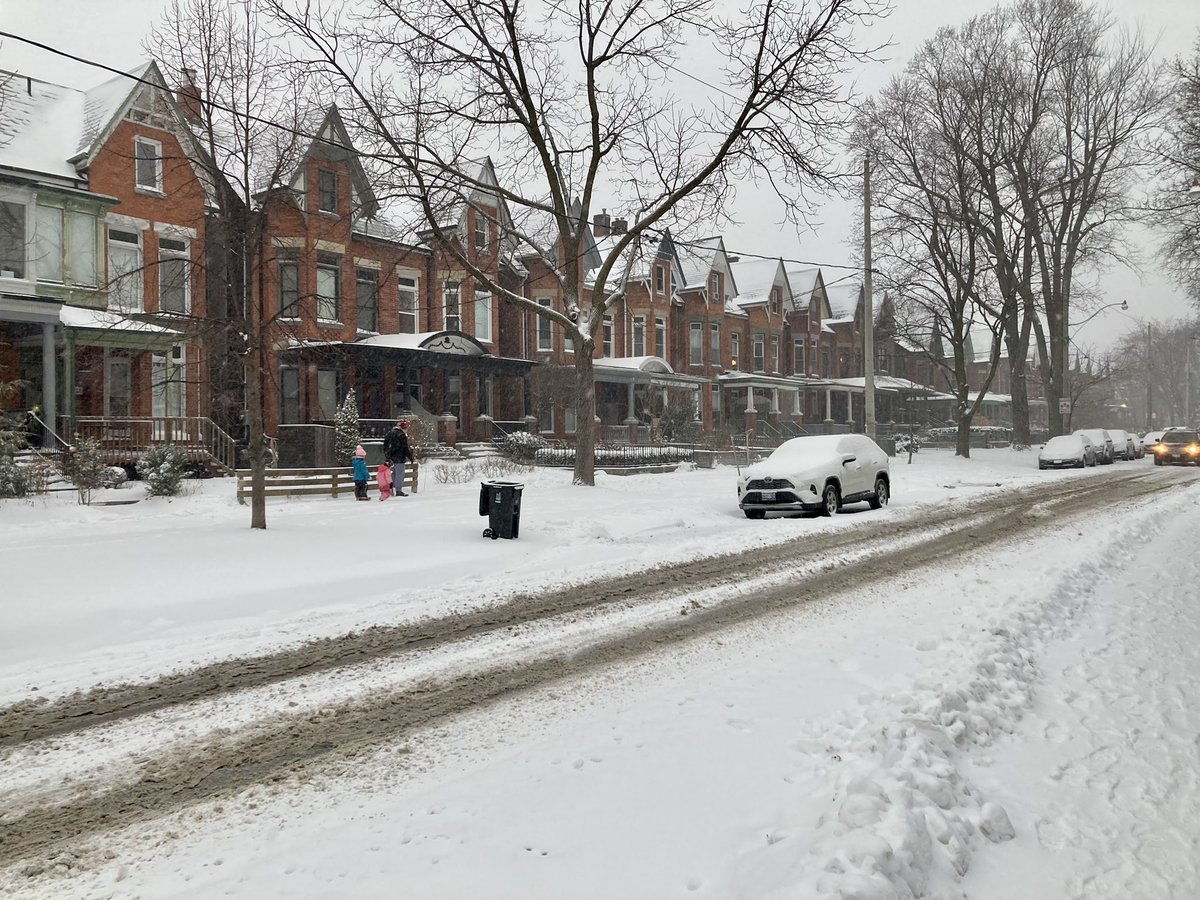 Today’s snowy neighbourhood walk. (thread)