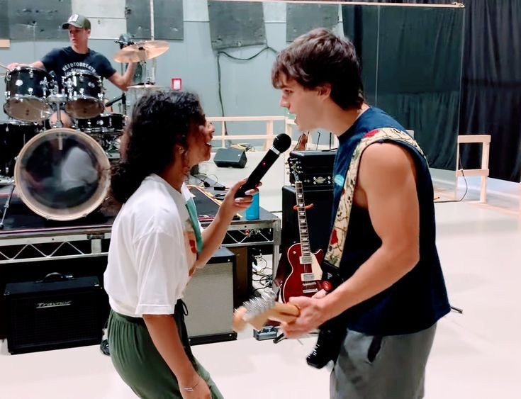 kit_kat_831's tweet photo. NETFLIX PLEASE BRING MY FAVORITE BAND BACK. I NEED MY FAVORITE PEOPLE BACK!!! ❤❤❤ 
NETFLIX BRING BACK JATP #JulieAndThePhantoms #JATP https://t.co/EYr5c4HSX2