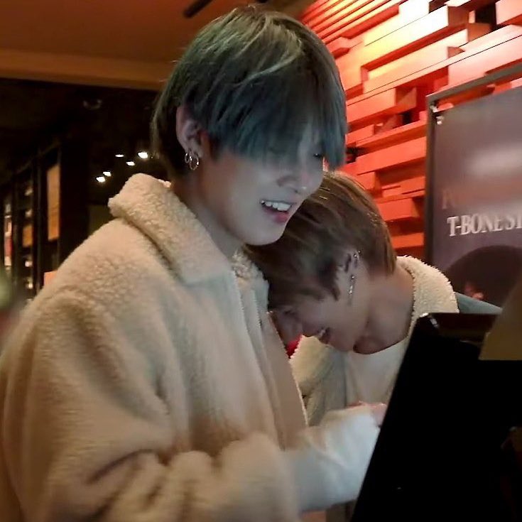 beomjunhq's tweet photo. beomgyu be like i know a place and then takes you to yeonjun https://t.co/IxtF2Zbk6I