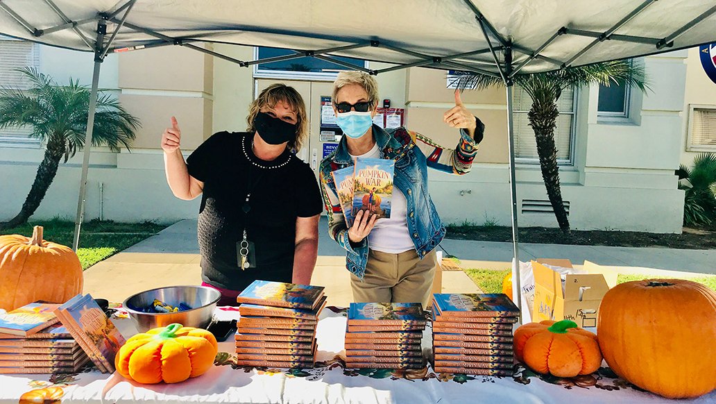 CathleenWrites's tweet photo. Thank you @MrsRioGeorge for organizing an amazing Pumpkin War book event @SignalHillElem1 @LBSchools where she, Brandi Ramirez, and Christie Khatiblou helped provide copies of my book to their students! #literacymatters #dinostrong https://t.co/mveio1EdOA