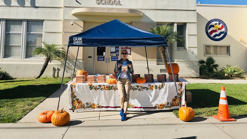 CathleenWrites's tweet photo. Thank you @MrsRioGeorge for organizing an amazing Pumpkin War book event @SignalHillElem1 @LBSchools where she, Brandi Ramirez, and Christie Khatiblou helped provide copies of my book to their students! #literacymatters #dinostrong https://t.co/mveio1EdOA
