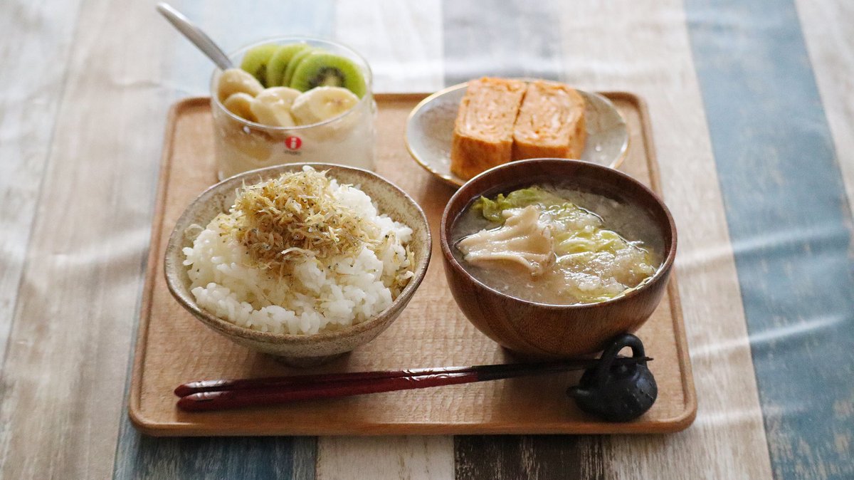 おはようございます
オリーブオイルでカリカリに炒ったじゃこ
生姜をたくさん入れたみぞれスープ