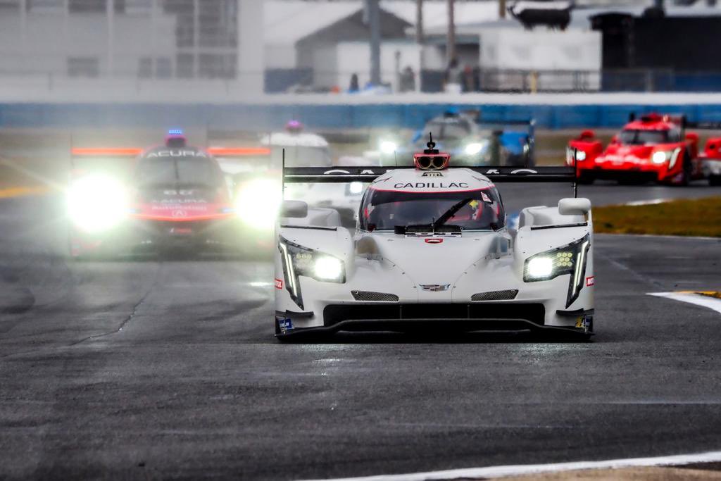 f1_adrenalin's tweet photo. @KevinMagnussen ya se a subido a su coche de la #IMSA con el equipo @CGRTeams después de mucho tiempo el piloto danés🇩🇰 vuelve a pilotar 🤩 https://t.co/I8AEWopnXr
