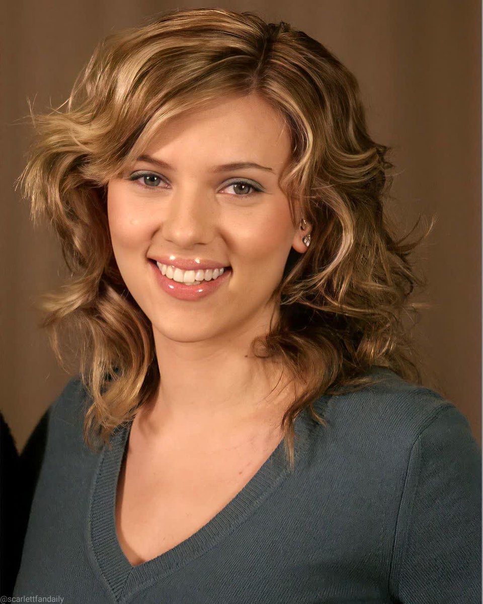 worstofscarlett's tweet photo. she looks like a closeted christian youth summer camp leader who’s doing the job simply because she’s broke https://t.co/dLHhsnD36J
