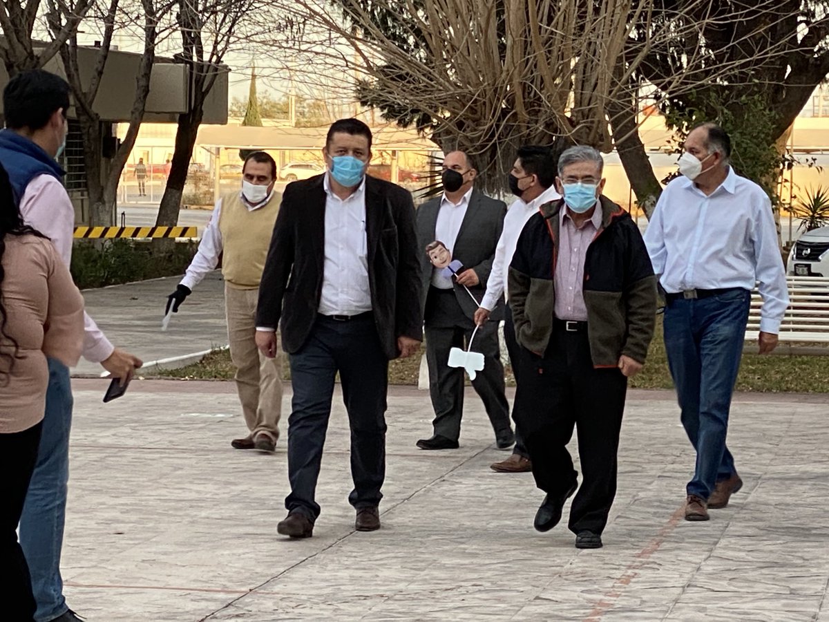 drluisgutierrez's tweet photo. Cerrando este día de trabajo en campaña con toda la fuerza!! Gracias a la comunidad universitaria de la Facultad de Contaduría y Administración en Monclova por la disposición y la apertura al diálogo!! Seguimos creciendo y transformando la Universidad juntos!! #YoConChava https://t.co/IlyT1LH87q