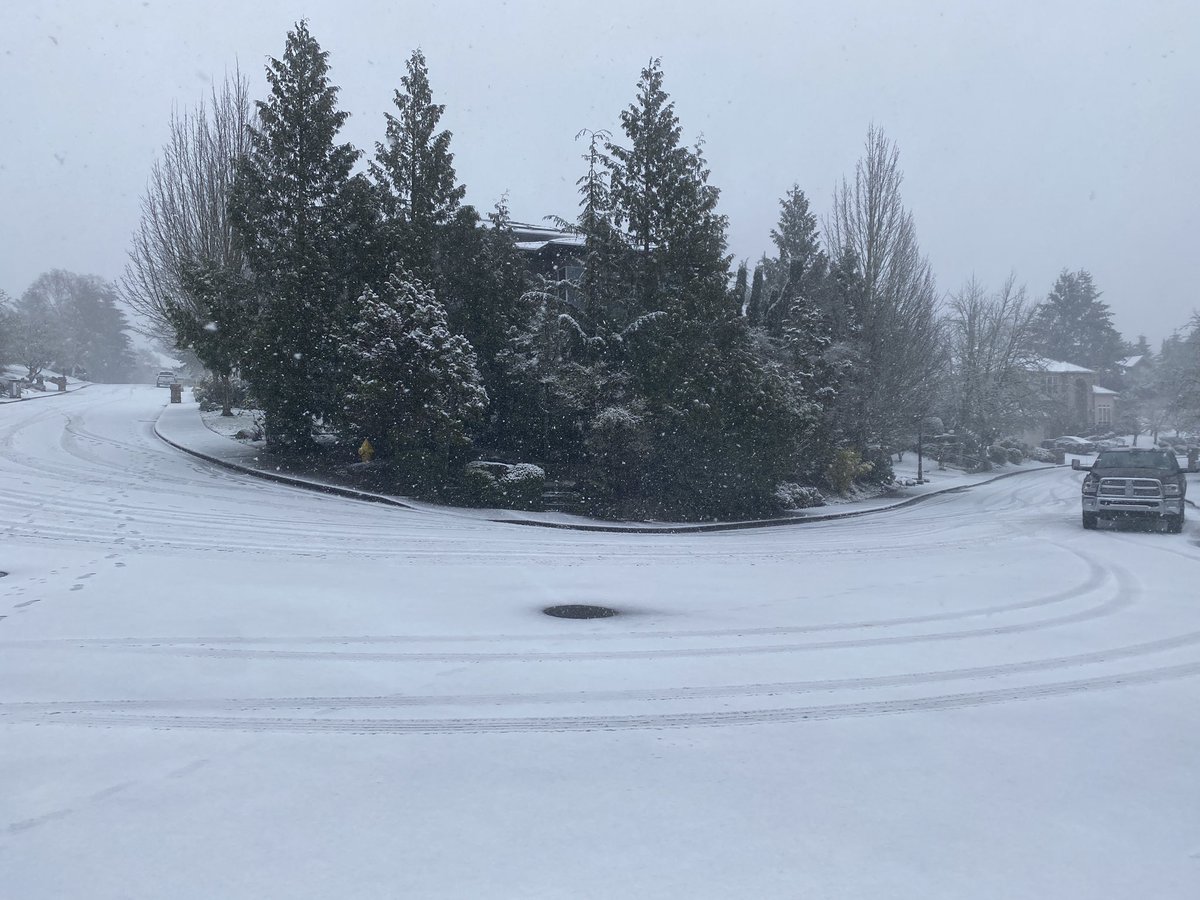 DowningHodl's tweet photo. @WashCoScanner
Let’s give @WashCoScanner some credit for their important updates during difficult times. They are my “go to” to get current information. #CedarMill #BonnySlope #Ironwood https://t.co/JfSw5E20gO