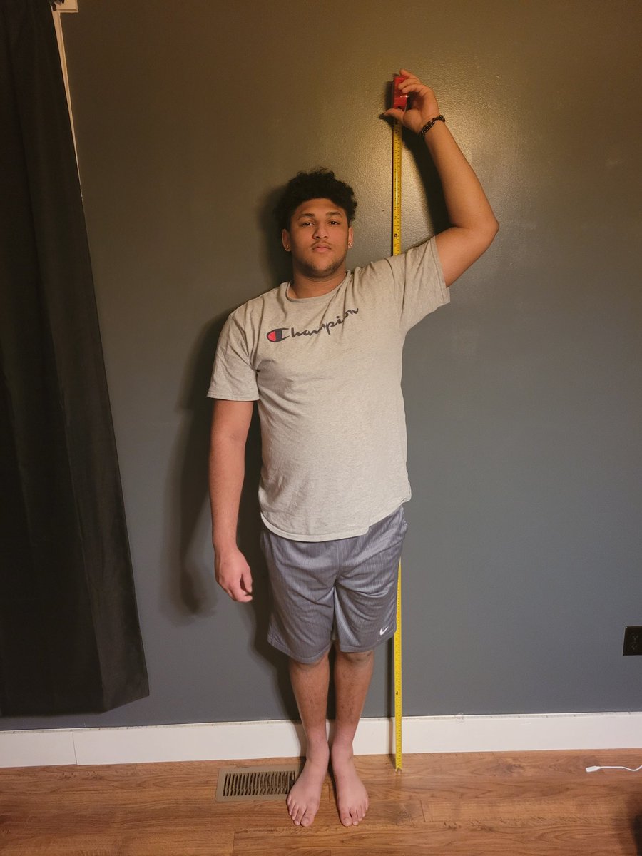 ericsmithwv's tweet photo. Ht:6'6 Weight:290 Hand size:9 https://t.co/3AlWhuJYZM