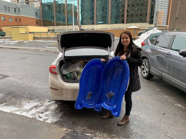 OCYI_Ottawa's tweet photo. Check out @CentretownCHC helping to put some zip into the the lives of #Ottawa families looking to stay active this #winter during #COVID19. Thank you to @OCH_Foundation for partnering with #OCYI for project #EnjoyWinterKits and thank you to @UnitedWayEO for funding the fun! https://t.co/M4N8XeWsAL