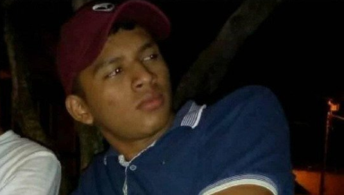 - Ninguém entende os negros
- Porquê?!
- Porque não são claros