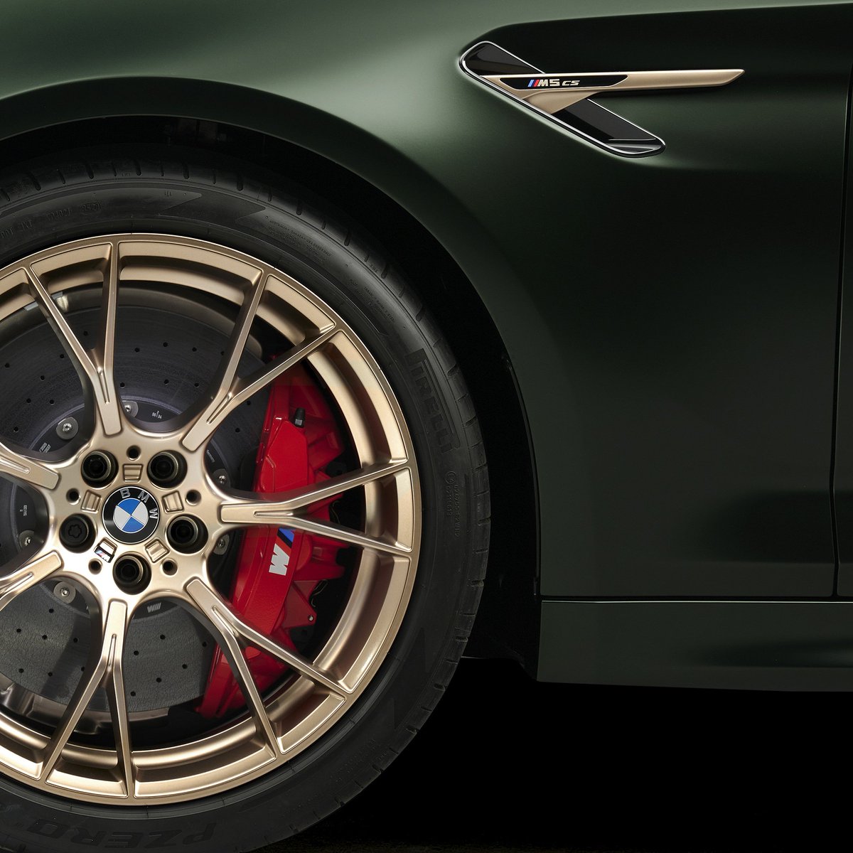designmoteur's tweet photo. BMW ///M5 CS 
♦️ #BMW #M5CS #clubsport 
⚙ [#BMMM \V8/ 4.4L] 
📈 635hp xDrive 'n 2WD mode
📷 via BMW #TheM5CS #BMWM5CS https://t.co/6RICtrR0eo