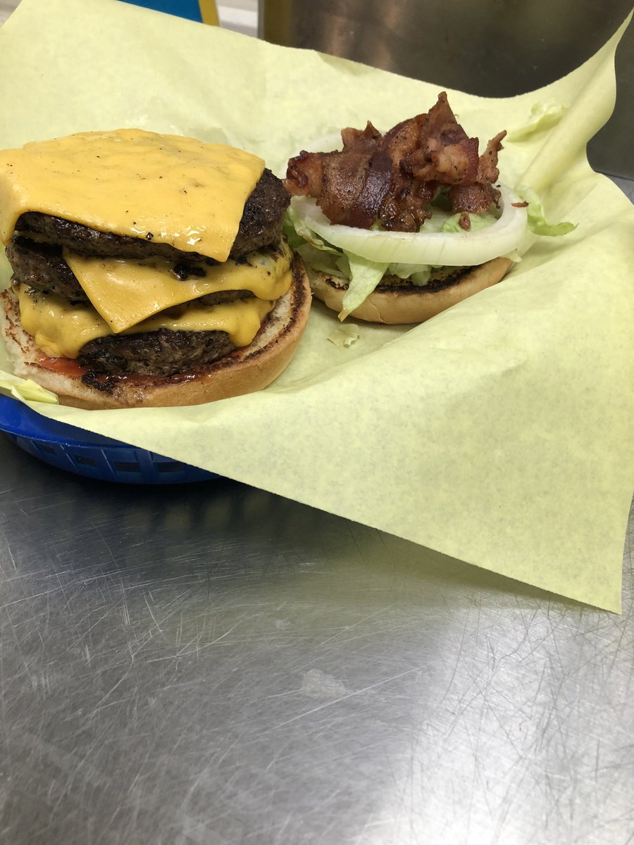 THomecooking's tweet photo. They eating good at Tevin’s Home Cooking tonight!!🔥🔥🔥 https://t.co/pOyFEHAUFq