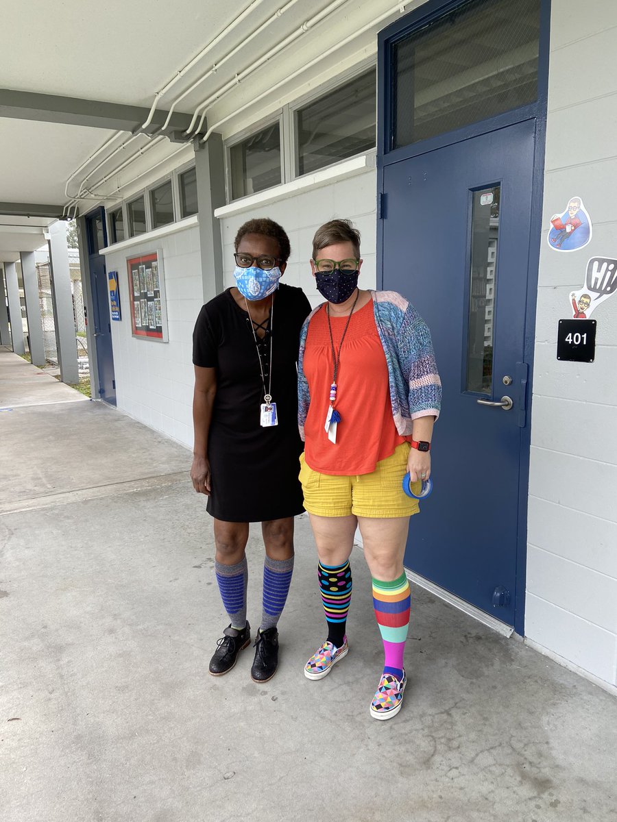 DickensonReads tweet media