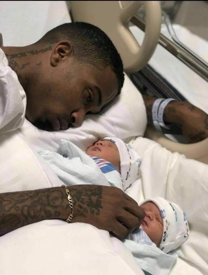 A maior conquista de um homem é construir sua família. 👨‍👩‍👧‍👦❤️🥰😍
