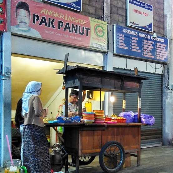 Makanan khas adat mahasiswa UGM kluster timur