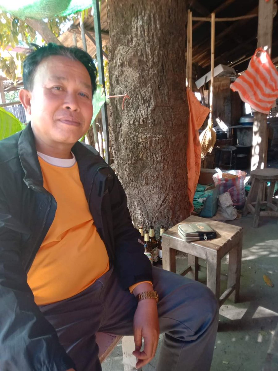 Bouasavan1's tweet photo. ໃຜສົນໃຈຄົນນີ້ລະມາເຊໂນ 1000ບາດລາວມັກສີ້ https://t.co/Rx2OsnJnDv