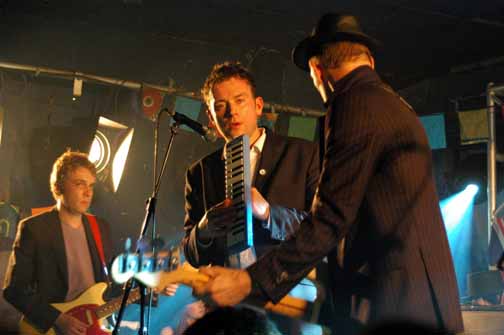 PAST_DAMON's tweet photo. 070127 (27th January, 2007)
The Good, The Bad &amp; The Queen Live at Trinity in Bristol, UK

#GoodBadQueen #DamonAlbarn #데이먼알반 https://t.co/7ZoXZ1J0jU