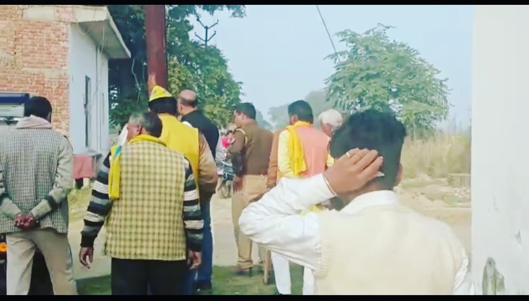 ShepherdDhamu's tweet photo. *स्वतंत्र भारत में गणतंत्र दिवस मनाने पर मैनपुरी पुलिस प्रशासन ने किया गिरफ्तार*
  
*मैनपुरी पुलिस प्रशासन ने एक घंटे थाने में रखने के बाद किया रिहा।*
  
*सरकार की तानाशाही क्या  आजाद भारत में हम स्वतंत्र रुप से गणतंत्र दिवस नहीं मना सकते*
@BaburamPal9 @MPvikasmahatme @Shepherd https://t.co/LgCBygZfPW