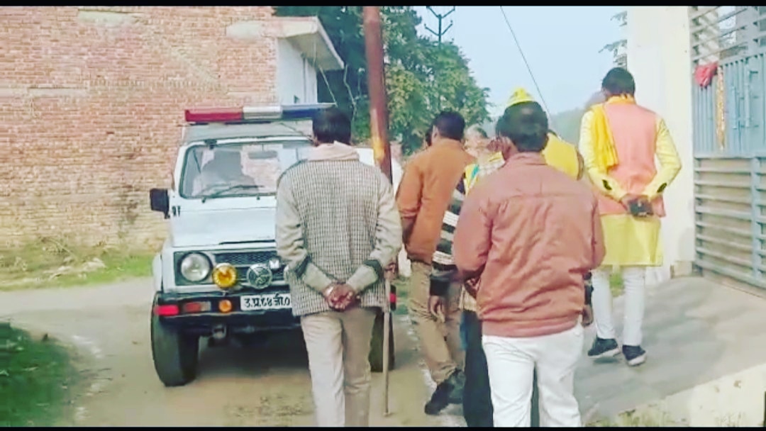ShepherdDhamu's tweet photo. *स्वतंत्र भारत में गणतंत्र दिवस मनाने पर मैनपुरी पुलिस प्रशासन ने किया गिरफ्तार*
  
*मैनपुरी पुलिस प्रशासन ने एक घंटे थाने में रखने के बाद किया रिहा।*
  
*सरकार की तानाशाही क्या  आजाद भारत में हम स्वतंत्र रुप से गणतंत्र दिवस नहीं मना सकते*
@BaburamPal9 @MPvikasmahatme @Shepherd https://t.co/LgCBygZfPW