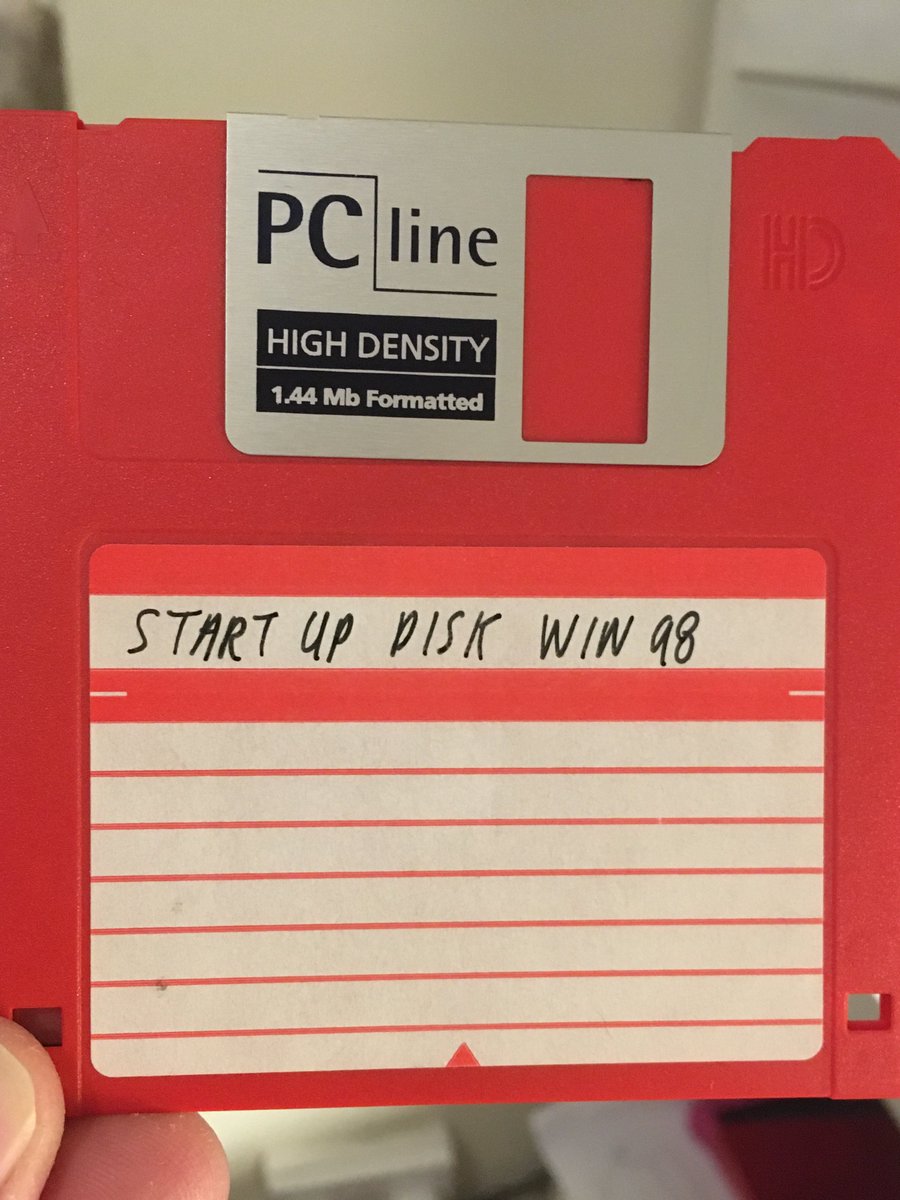 Steve_T_online's tweet photo. @TsuiAllen @missycrobs @PaulGarvey4 @Seagate Packing a lot of storage space there back in 2010! I am still saving my Word 97 files on this high-density 1.44Mb behemoth :) #teacher5oclockclub #FFBWednesday #FFBComputing https://t.co/rj5r73xgt6