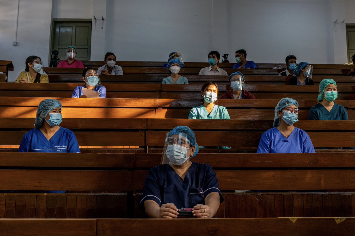 hkun_lat's tweet image. The first COVID-19 vaccinations given to the health workers at Yangon General Hospital this morning.