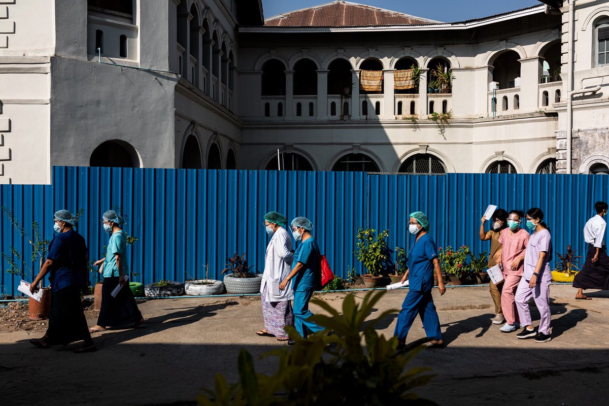 hkun_lat's tweet image. The first COVID-19 vaccinations given to the health workers at Yangon General Hospital this morning.