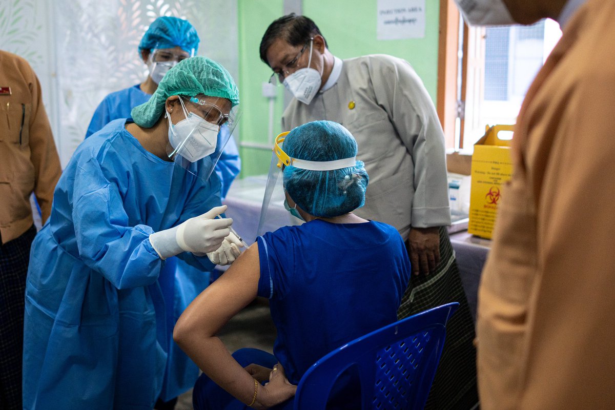 hkun_lat's tweet image. The first COVID-19 vaccinations given to the health workers at Yangon General Hospital this morning.