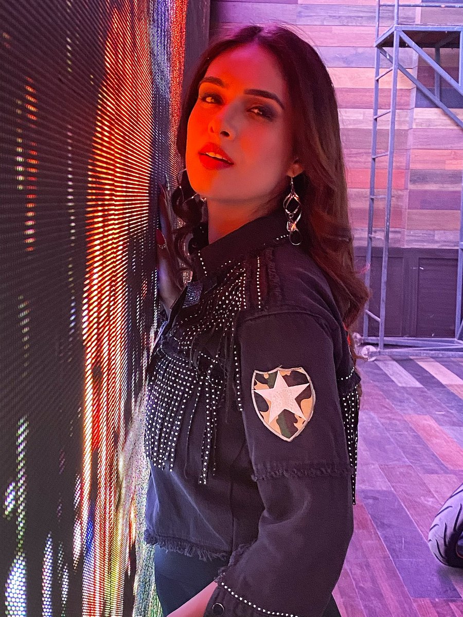Nehhaamalik's tweet photo. Heavy on my PRIVACY... What you see is what I ALLOW ...😋😋✌️
#goodmorning #oldclicks #BTS #black #BoldandBeautiful #NehaMalik #wednesdaythought https://t.co/0rQy3SAtK5