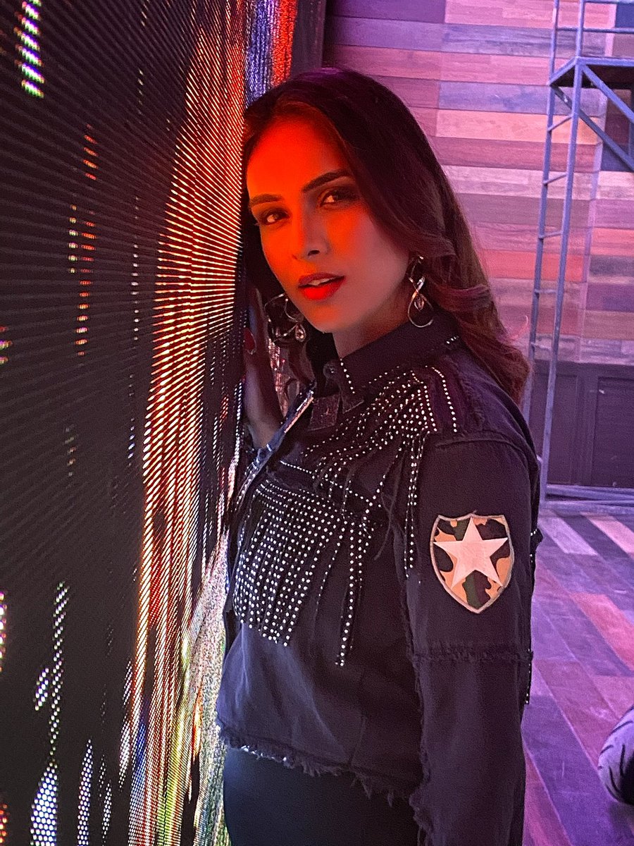 Nehhaamalik's tweet photo. Heavy on my PRIVACY... What you see is what I ALLOW ...😋😋✌️
#goodmorning #oldclicks #BTS #black #BoldandBeautiful #NehaMalik #wednesdaythought https://t.co/0rQy3SAtK5