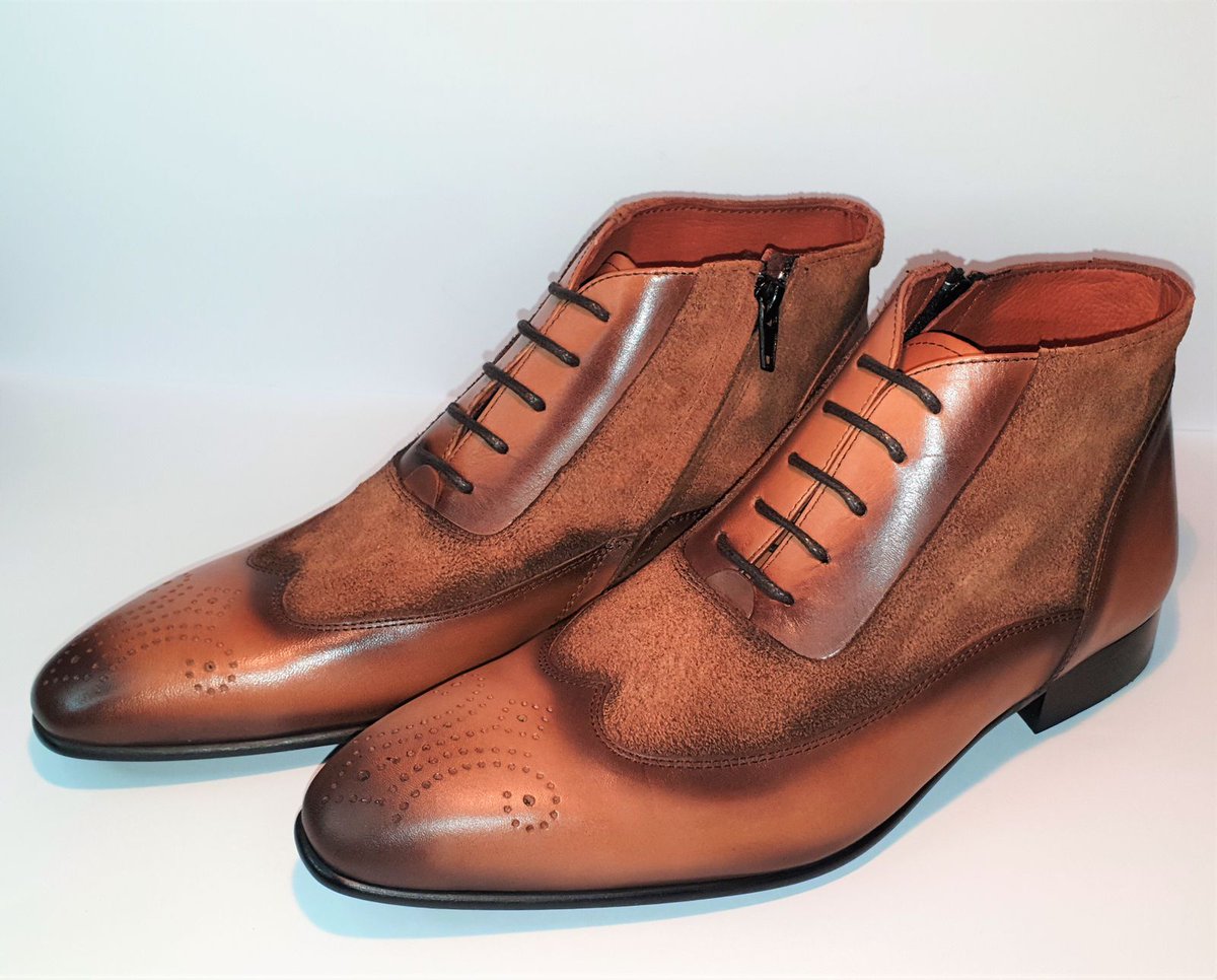 METROFMSA's tweet photo. This morning’s #entrepreneur is Lihle Xala owner of @ditisoles a men’s formal shoe brand based in Joburg. 
#MorningFlavaEntrepreneur
#TheMorningFlava
#WakeUpForIt https://t.co/nyUV3pJ35J