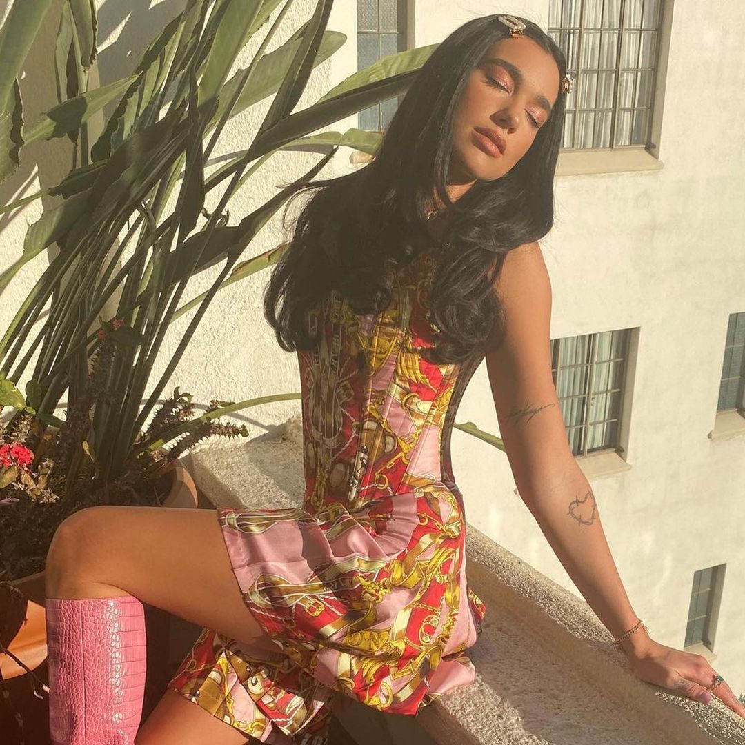 MEFashionWeek's tweet photo. WOW ✨ @DUALIPA looking gorgeous in a pre-fall 2021 @Moschino dress.

#middleeastfashionweek #MEFW #dubai #Moschino #DuaLipa #fashion https://t.co/d54xvBxYeL