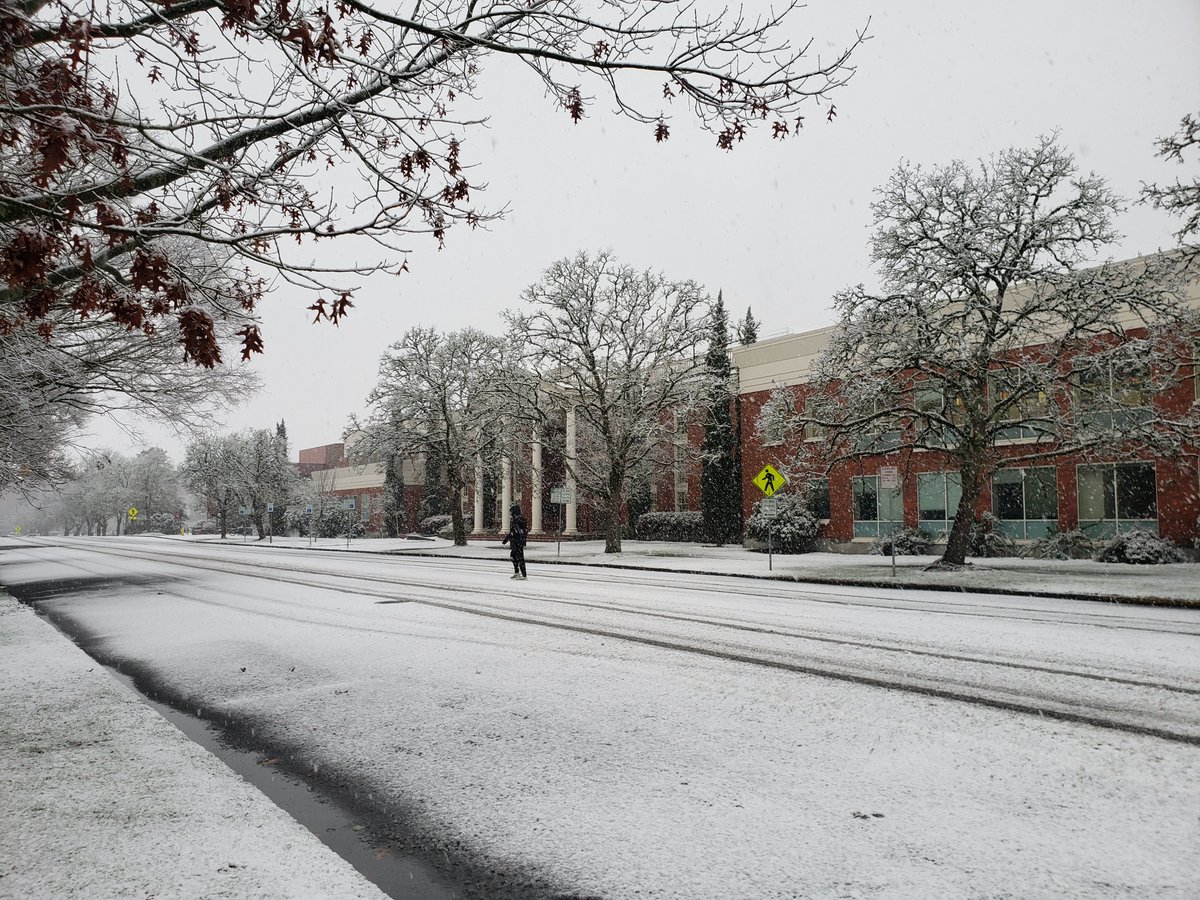 dilleradollar's tweet photo. What a day to return to the classroom for first time in 45+ wks... #salemsnow https://t.co/1TZ5w5fyca