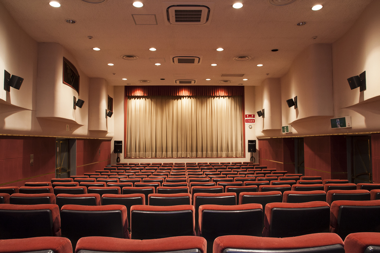 Motion Gallery 新作 旧作 話題作からアート系作品まで幅広く上映し 横浜の映画ファンに愛される映画館 横浜シネマ ジャック ベティ 30周年を記念した映画 誰かの花 を製作します 明後日1月29日23 59までファンディング中です T Co