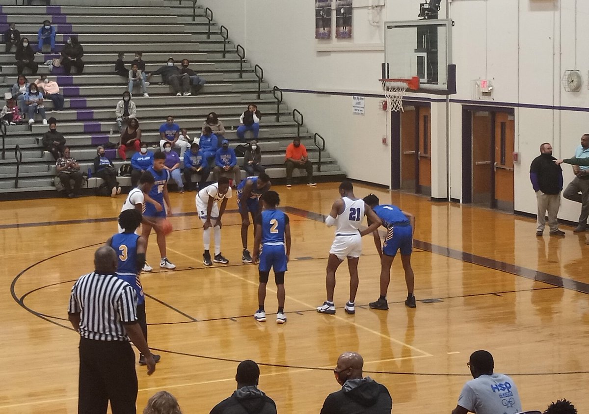 retiredFcps's tweet photo. Halftime in Ripley and Wildcats are letting the Tigers stay in this game! Wildctas lead 37-22 @johnvarlas @JSWriterMichael @FW_Wildcats @fayettewarehigh https://t.co/1WvMairBuK