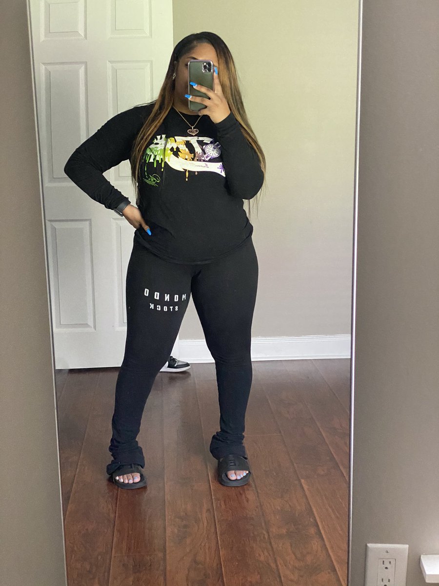 iamalexisssss's tweet photo. my two favorite brands.🖤
#tmsclothing #mondostock https://t.co/E5HO0oDfNp