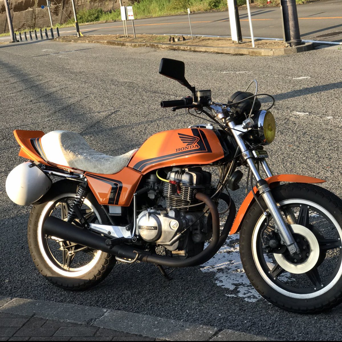 rich_0127's tweet photo. 常に🏍復活したいのは思うけど、無性に来る4発よりバブに乗りたくなる症状、
ヤシメガ最高よなぁ〜、
歴々乗った中でこれが一番やったかも🤔 https://t.co/5yw8wl5KDV