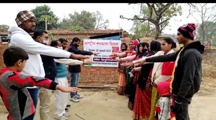 mybharat_azm's tweet image. Nehru Yuva Kendra #Azamgarh organized to take pledge due to "matdata diwas"
#matdatadiwas
@KirenRijiju 
@Nyksindia 
@PMOIndia 
@YASMinistry 
@dmazamgarh