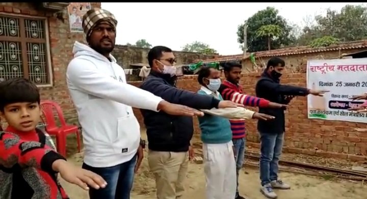 mybharat_azm's tweet image. Nehru Yuva Kendra #Azamgarh organized to take pledge due to "matdata diwas"
#matdatadiwas
@KirenRijiju 
@Nyksindia 
@PMOIndia 
@YASMinistry 
@dmazamgarh