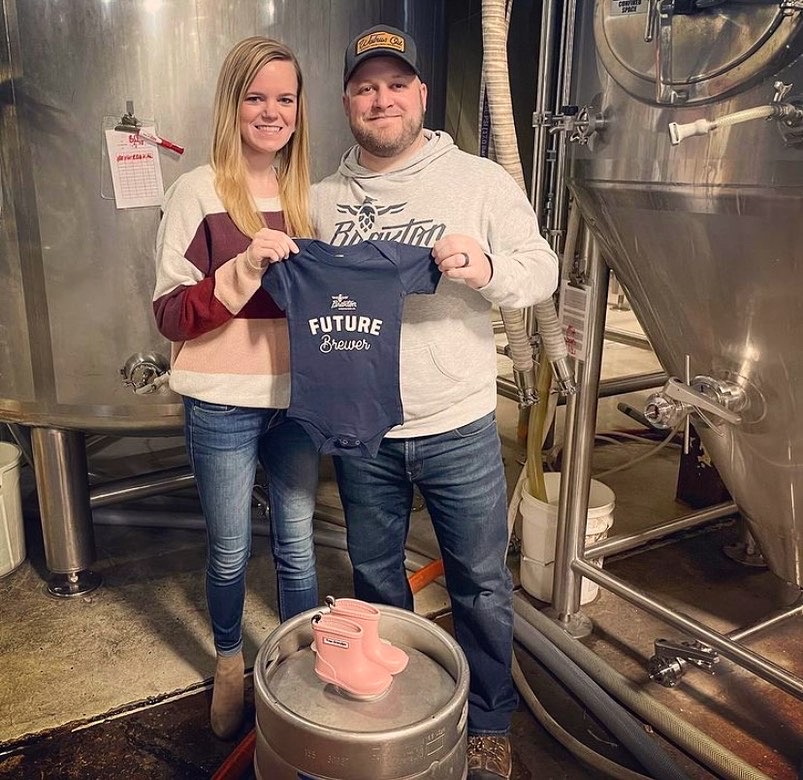 BraxtonBrewCo's tweet photo. The Braxton family is growing! Congrats @evan_rouse & @ashrouse on the exciting news! Baby girl Rouse due this August 💕 #futurebrewer #braxtonfamily https://t.co/23jlQR0Z5M