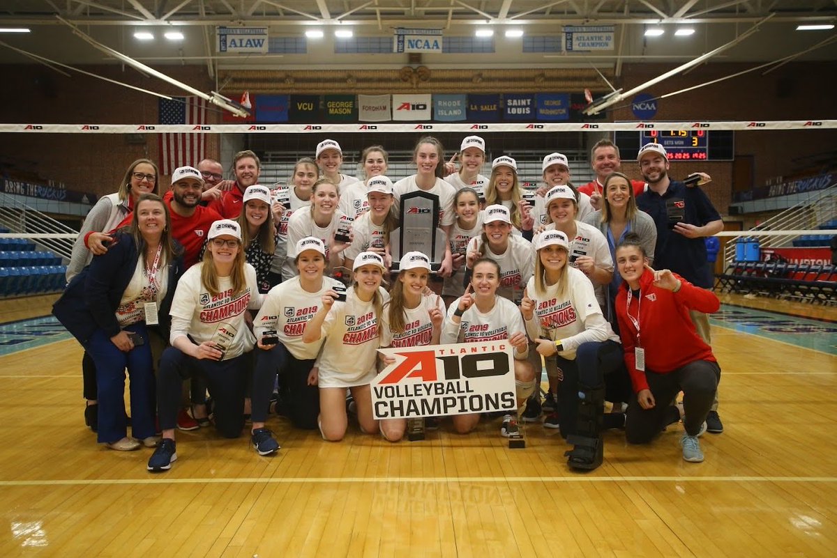 DaytonVB's tweet photo. Thanks to our own ⁦@Just_Jenna9⁩ (front left) for supporting #UDVB day in and day out! 
#ThankYourSID // #SIDsMakeItHappen // #BestPregamePumpUp https://t.co/cegLO26AiO