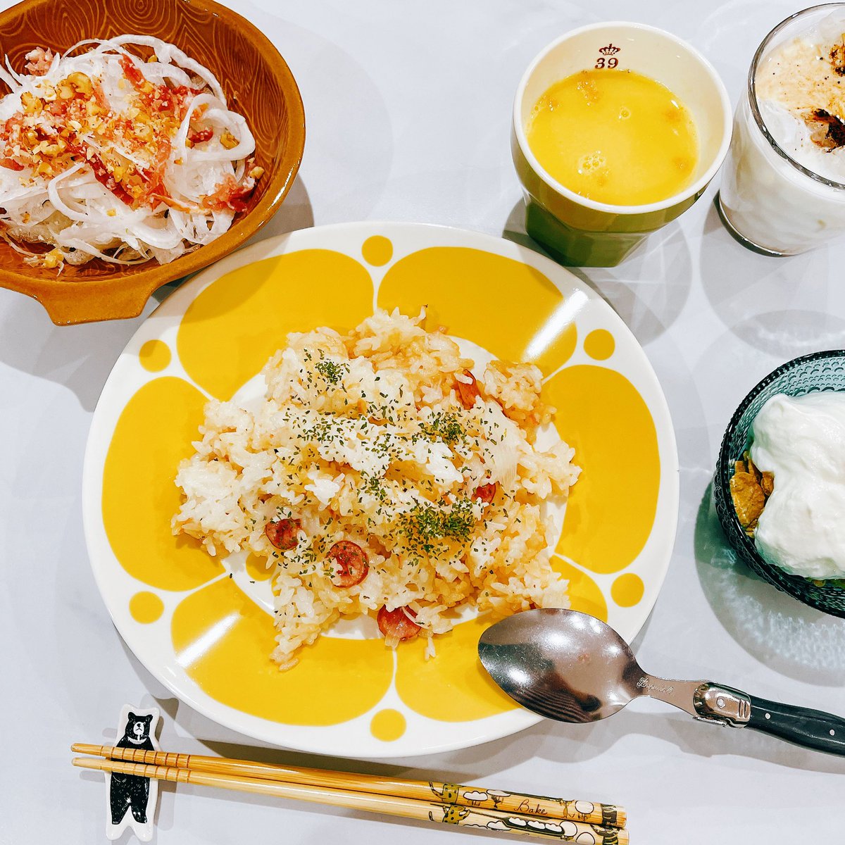mikanMILKshake's tweet photo. ご無沙汰にご無沙汰の朝ごはん。
昨日全農さんのツイートを妹がLINEで送って来たので、当初焼きうどん予定から変更して新玉スペシャル。サラダも新玉で生ハムとクルミのトッピング。新玉ねぎを楽しめる季節大好きだぜ!!

#おうちごはん 
#朝ごはん
#おうちごはんを楽しもう https://t.co/Q3chGRwJtD