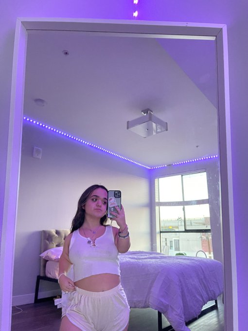 TW Pornstars - Lia. The most retweeted pictures and videos for all time