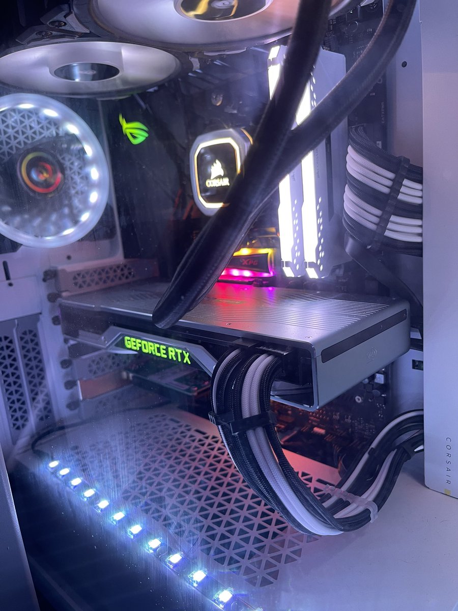 EdiitFN's tweet photo. @NoxieFN Esta es la pc 32gb de ram ryzen 7 3700x y 2070 super https://t.co/DUVgXcFdWo