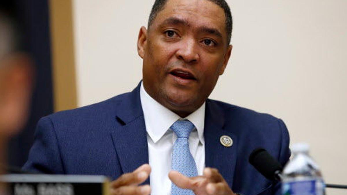 uscongressdb's tweet photo. #FLUX117

Who’s next to exit the 117th Congress? Let’s review:

OUT: Perdue, Loeffler, Letlow, Harris
IN: Ossoff, Warnock, Padilla

PENDING: Tenney or Brindisi

NEXT: Richmond; also Fudge, Haaland https://t.co/euPz8HT36M