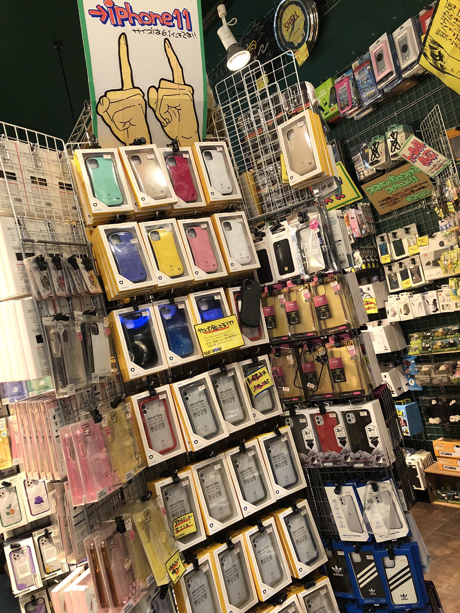 ヴィレッジヴァンガード 西尾 A Tuwita おはようございます 今のiphoneケース飽きたなあ って思ってるそこのア ナ タ 今日も今日とてたくさんご用意してます 本日もお待ちしております Iphoneケース ヴィレヴァン T Co J5lsrdsdjl