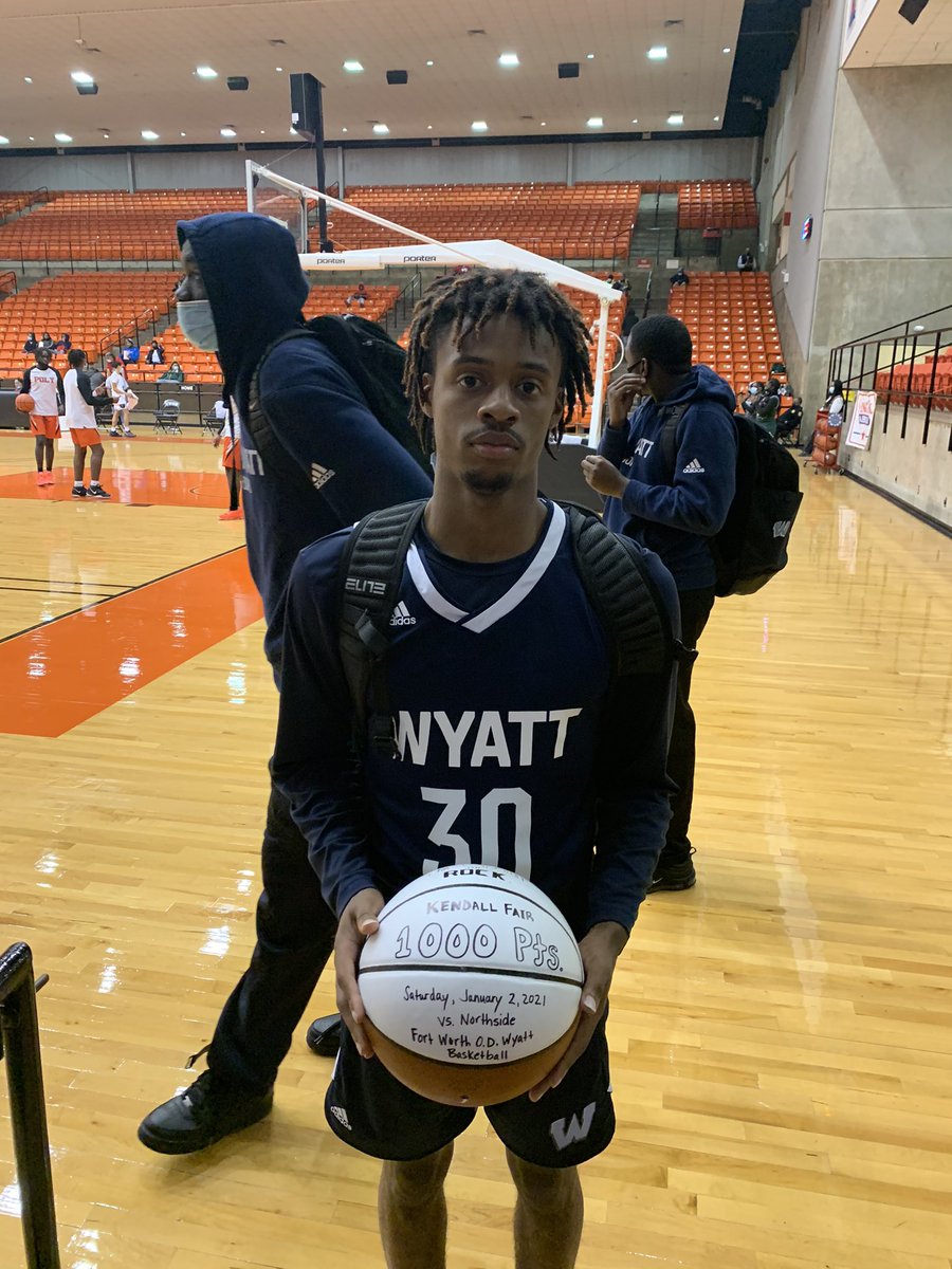 AssociationHoop's tweet photo. @aab_ken is in the 1,000 point club. This kid is instant offense and you can’t leave him open. One of the deadliest shooters in the ‘21 class. Congrats! @MuleriderHoops is getting a good one next year. @WyattHSBB @CoachDJames @Coach_J_Walk @IMCOMING_INC @AndrePowe11 @HeadsUpSI https://t.co/axsEuf9J6W