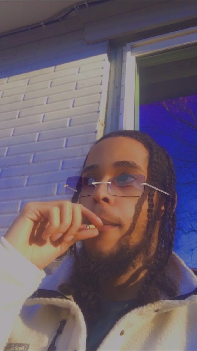 swayzekazehugo's tweet photo. I’m Smoking while minding my business what you on #MobBoyzEnt https://t.co/YN9rl17l7h