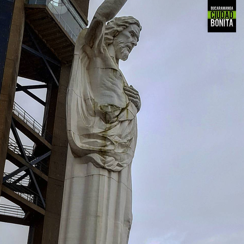 Bucaramanga's tweet photo. Desde el Ecoparque #ElSantisimo en #Floridablanca espectacular monumento que debemos visitar. Gracias @barbarojasdiaz por la foto #BucaramangaBonita https://t.co/IpJcFHQcvJ